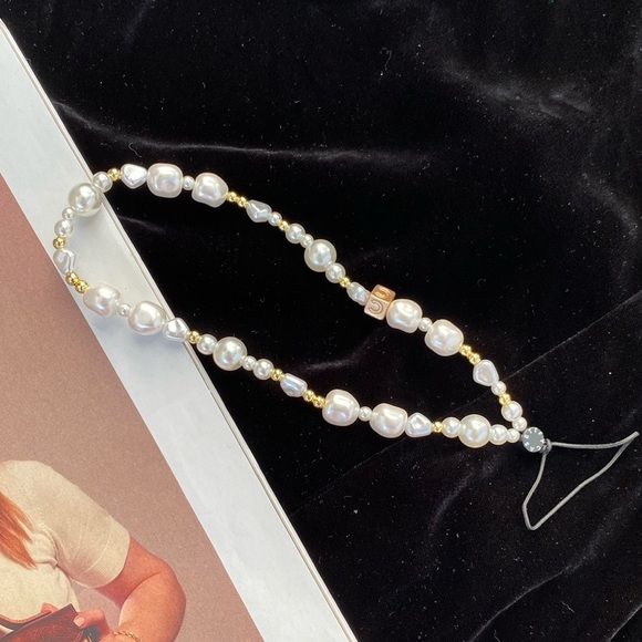 Casetify Accessories - CASETiFY Phone Charm [Hands-Free Phone Wrist Strap] - classic pearl